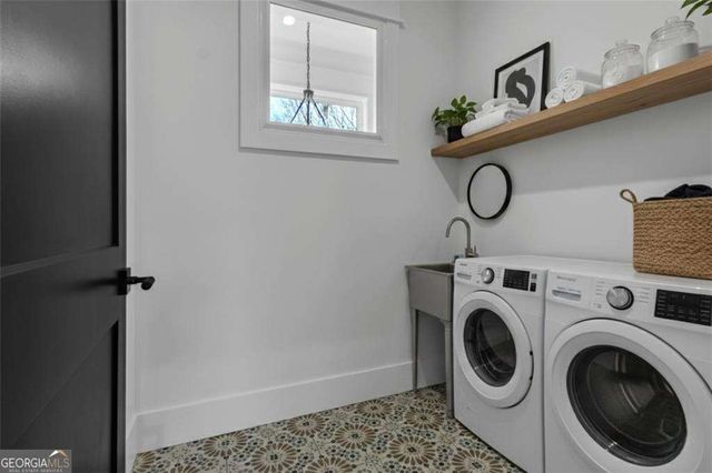 274 WHITE Street, Hoschton, GA 30548