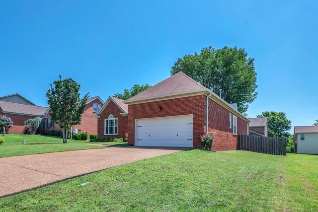 110 Stonehollow Way, Hendersonville, TN 37075