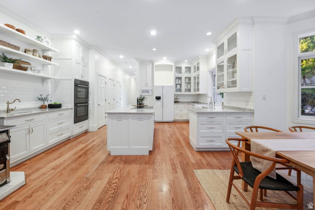 Image 16 of property listing at 2910 FOOTHILL DR, Provo, UT 84604