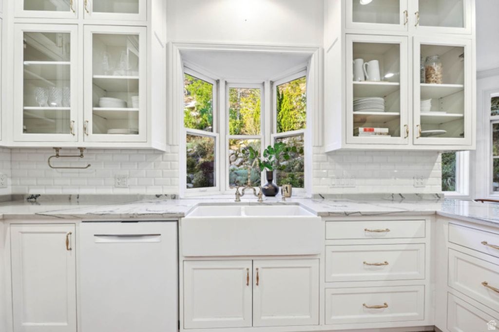 Image 22 of property listing at 2910 FOOTHILL DR, Provo, UT 84604