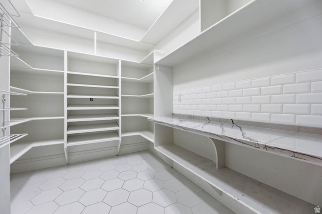 Image 25 of property listing at 2910 FOOTHILL DR, Provo, UT 84604