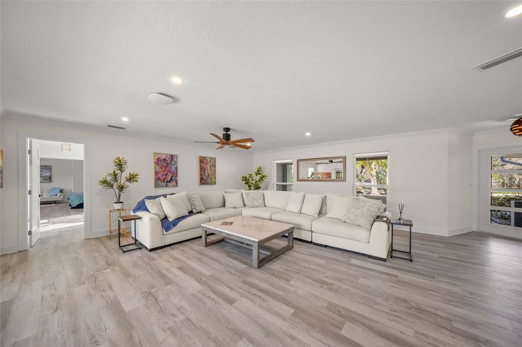 Image 16 of property listing at 8560 HERON LAGOON CIRCLE, Sarasota, FL 34242