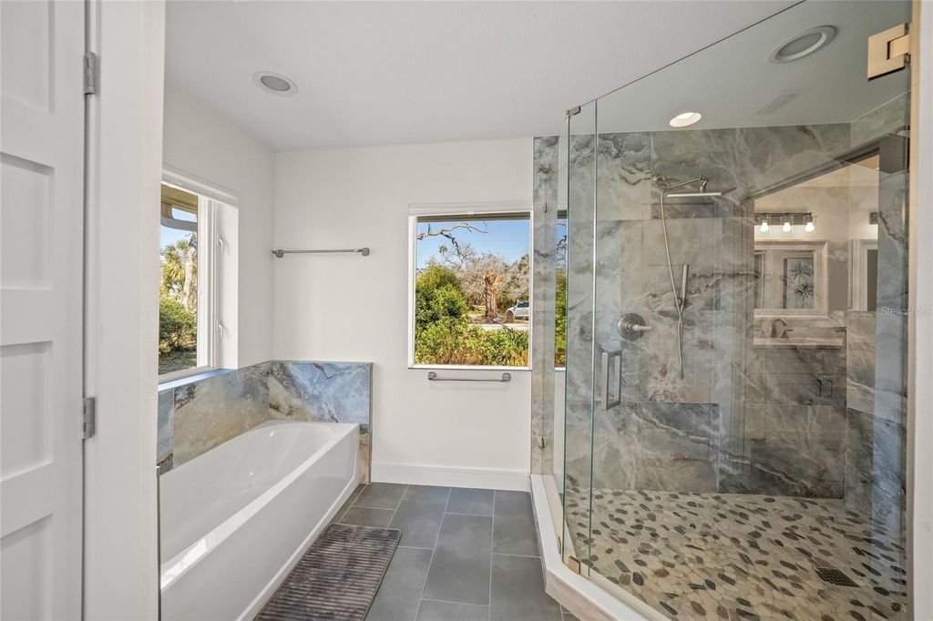 Image 21 of property listing at 8560 HERON LAGOON CIRCLE, Sarasota, FL 34242