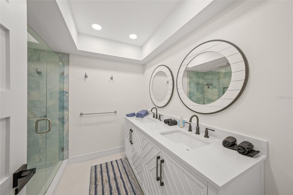 Image 23 of property listing at 8560 HERON LAGOON CIRCLE, Sarasota, FL 34242