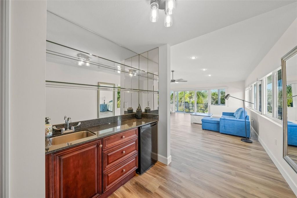 Image 31 of property listing at 8560 HERON LAGOON CIRCLE, Sarasota, FL 34242