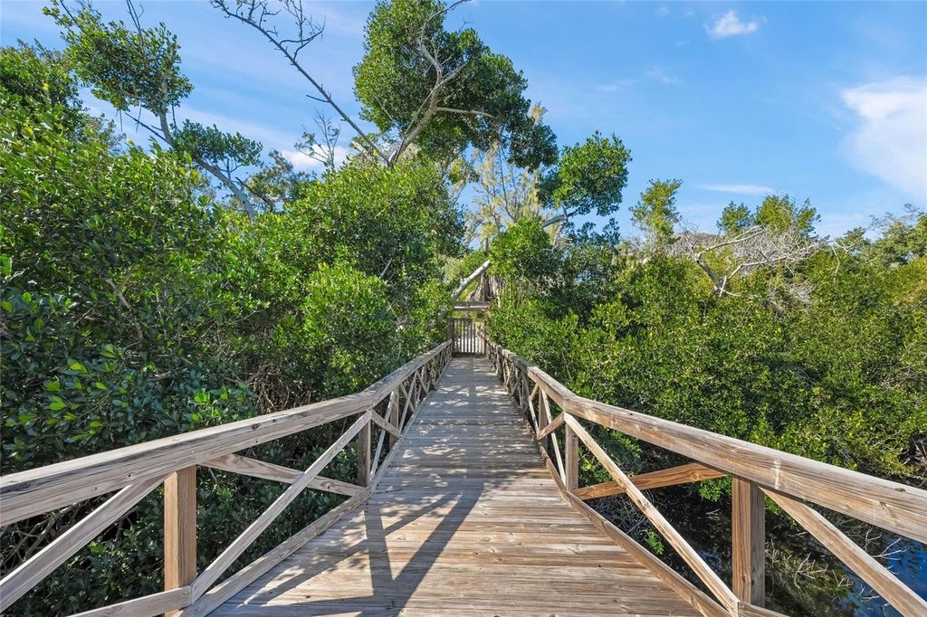 Image 39 of property listing at 8560 HERON LAGOON CIRCLE, Sarasota, FL 34242