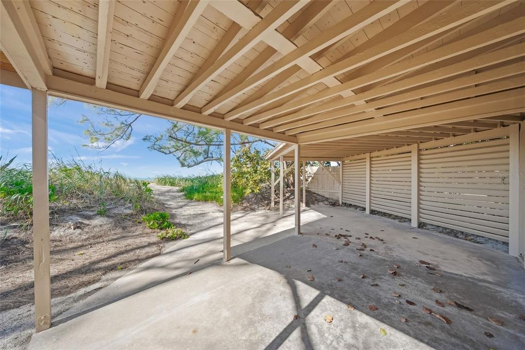 Image 41 of property listing at 8560 HERON LAGOON CIRCLE, Sarasota, FL 34242