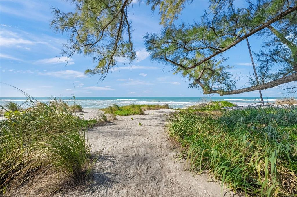 Image 42 of property listing at 8560 HERON LAGOON CIRCLE, Sarasota, FL 34242