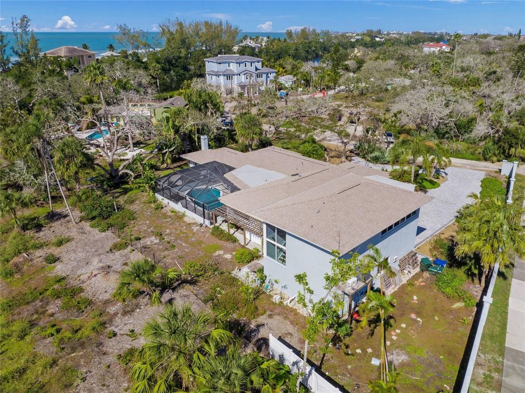 Image 53 of property listing at 8560 HERON LAGOON CIRCLE, Sarasota, FL 34242