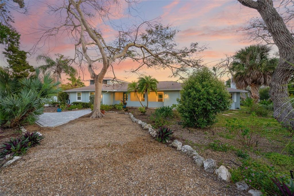 Image 56 of property listing at 8560 HERON LAGOON CIRCLE, Sarasota, FL 34242