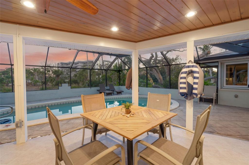 Image 57 of property listing at 8560 HERON LAGOON CIRCLE, Sarasota, FL 34242