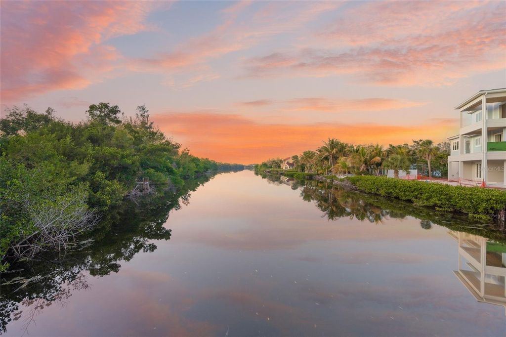 Image 65 of property listing at 8560 HERON LAGOON CIRCLE, Sarasota, FL 34242