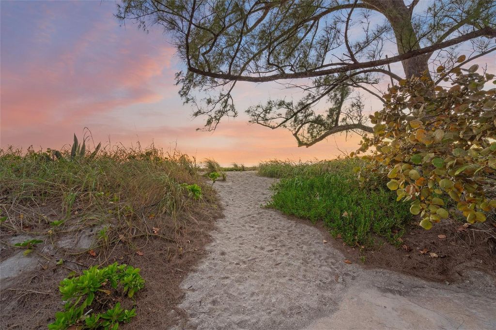 Image 66 of property listing at 8560 HERON LAGOON CIRCLE, Sarasota, FL 34242