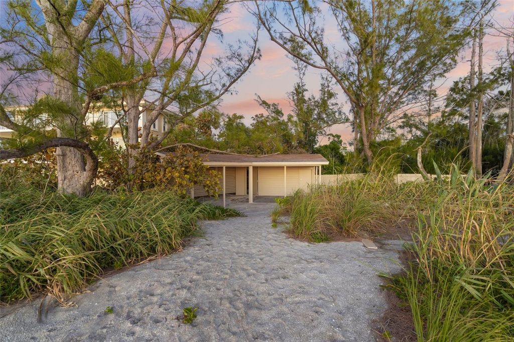 Image 70 of property listing at 8560 HERON LAGOON CIRCLE, Sarasota, FL 34242