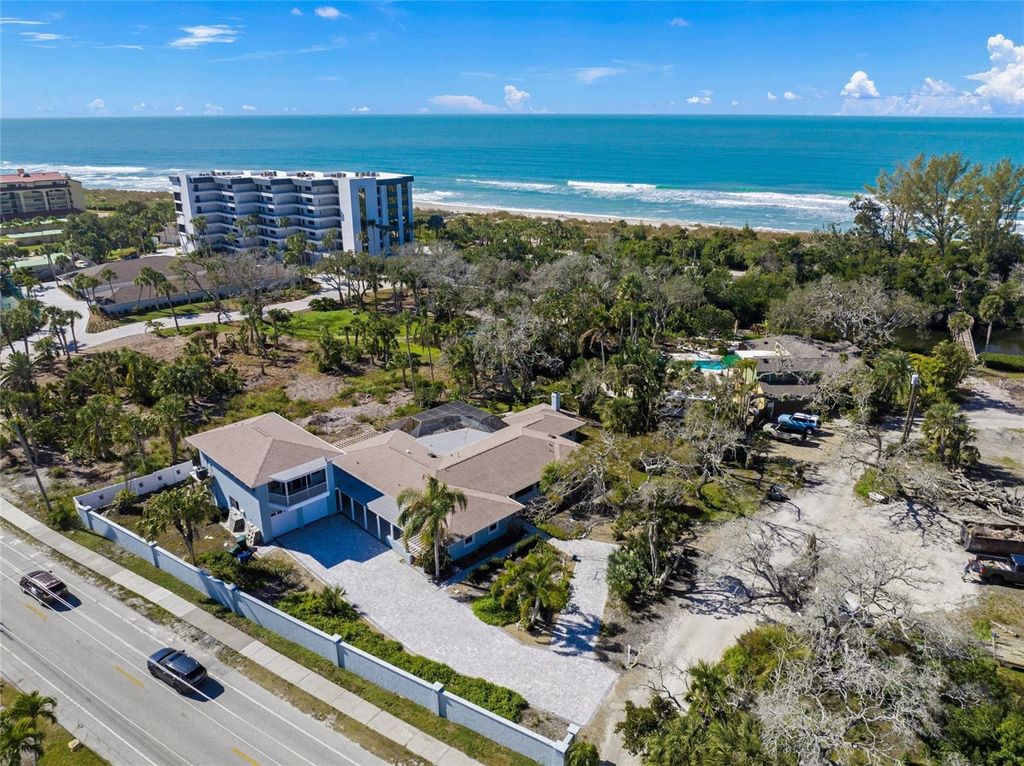 Image 83 of property listing at 8560 HERON LAGOON CIRCLE, Sarasota, FL 34242