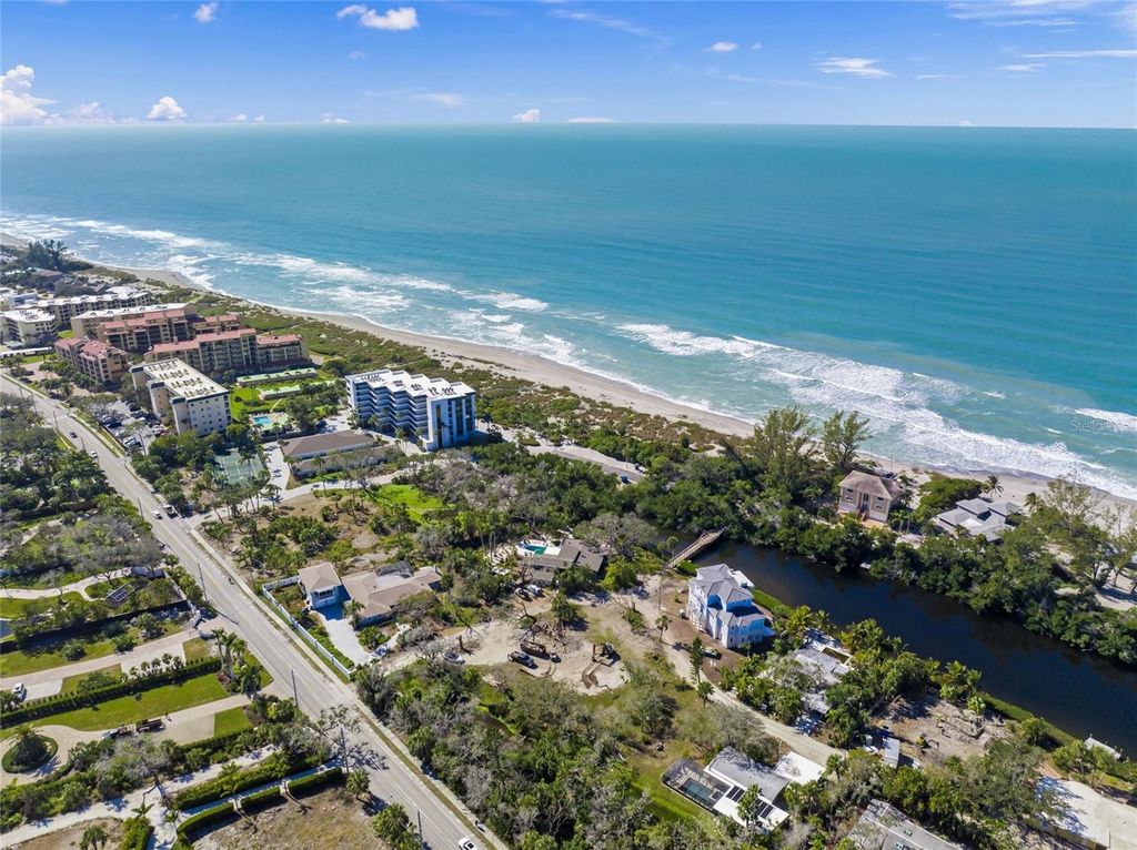 Image 84 of property listing at 8560 HERON LAGOON CIRCLE, Sarasota, FL 34242