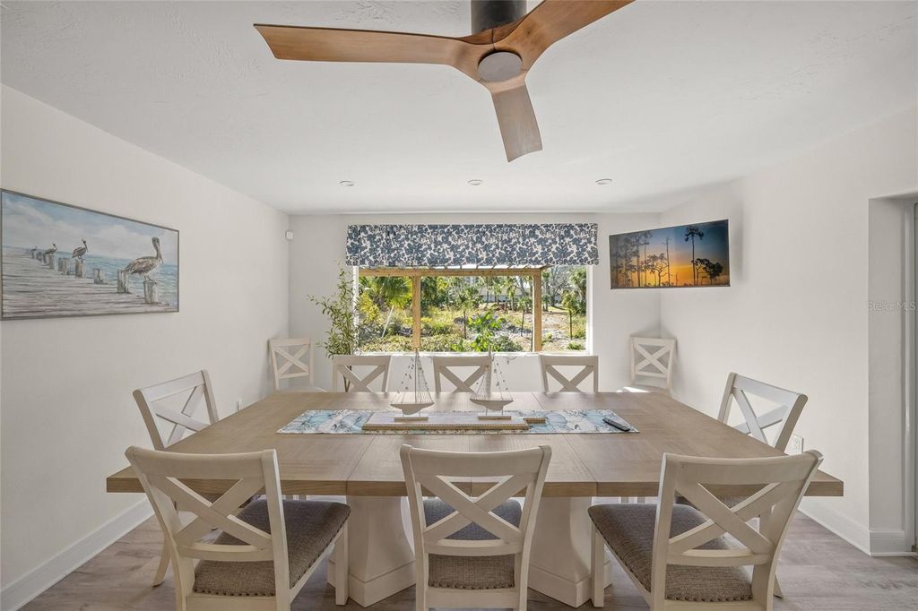 Image 10 of property listing at 8560 HERON LAGOON CIRCLE, Sarasota, FL 34242