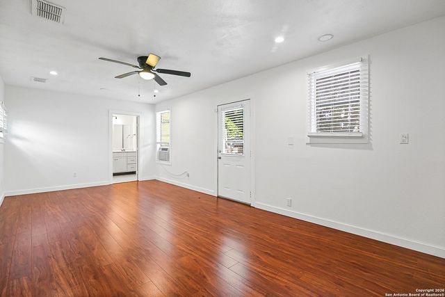 915 W Gramercy, San Antonio, TX 78201