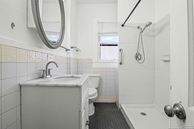 915 W Gramercy, San Antonio, TX 78201