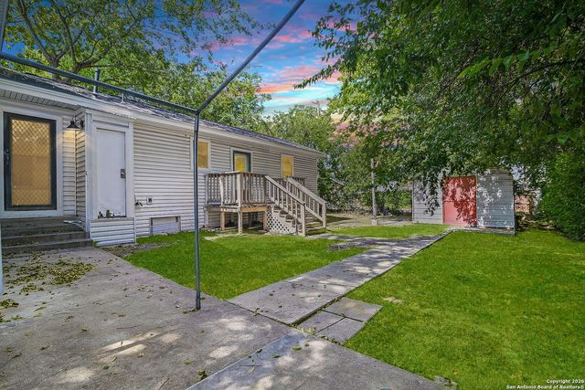 915 W Gramercy, San Antonio, TX 78201