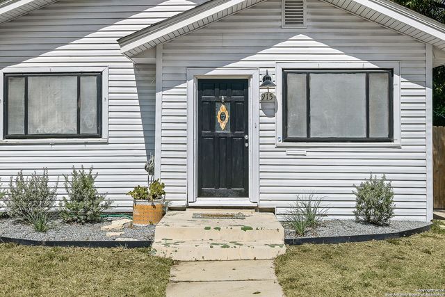 915 W Gramercy, San Antonio, TX 78201