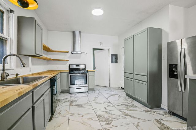 915 W Gramercy, San Antonio, TX 78201