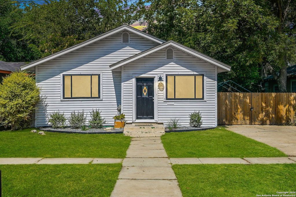 915 W Gramercy, San Antonio, TX 78201