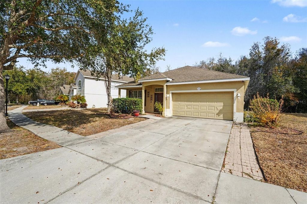 Image 2 of property listing at 11941 PALM BAY COURT, New Port Richey, FL 34654