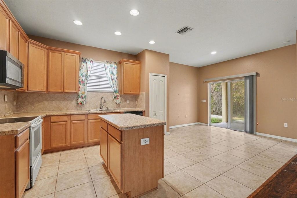 Image 12 of property listing at 11941 PALM BAY COURT, New Port Richey, FL 34654