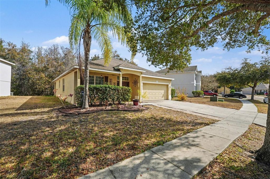 Image 3 of property listing at 11941 PALM BAY COURT, New Port Richey, FL 34654