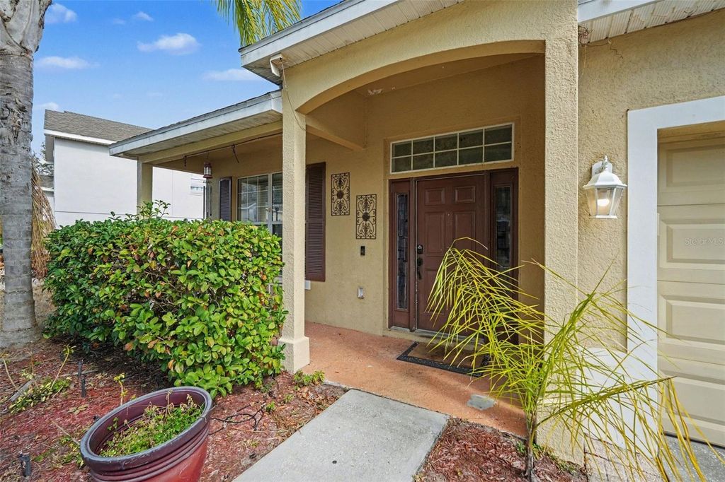 Image 4 of property listing at 11941 PALM BAY COURT, New Port Richey, FL 34654