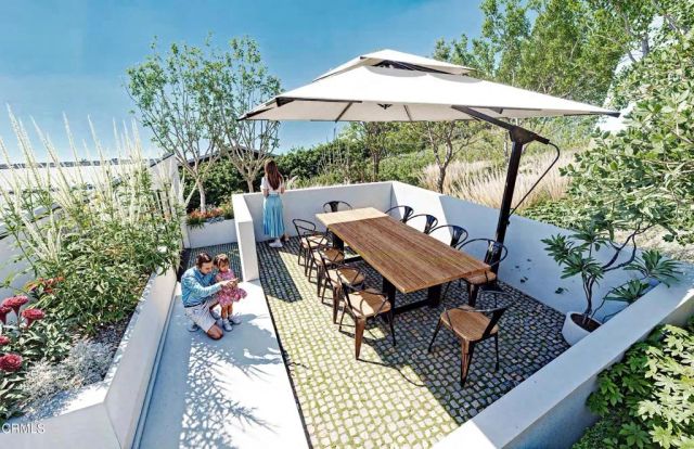 1070 N Oban Dr, Los Angeles, CA 90065