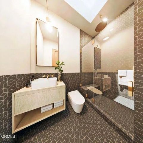 1070 N Oban Dr, Los Angeles, CA 90065