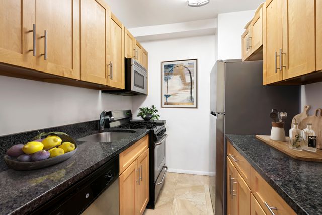 77 W 55th St Apt 12K, New York City, NY 10019