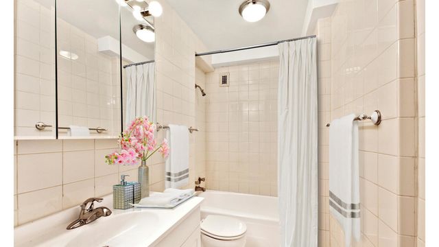 77 W 55th St Apt 12K, New York City, NY 10019