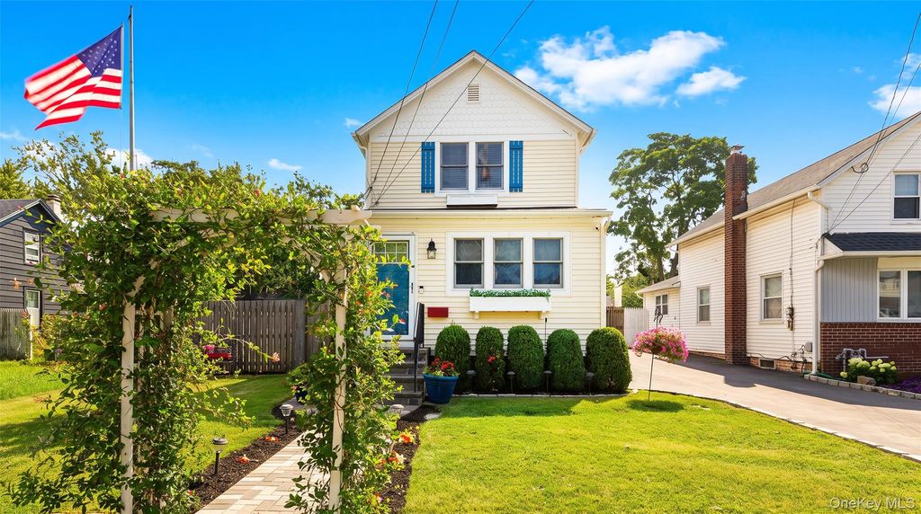 27 Wood Avenue, Patchogue, NY 11772