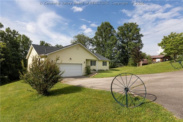 1 Cedar Drive, Scott Depot, WV 25560