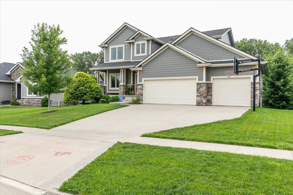 2416 NW Springbrooke Drive, Grimes, IA 50111