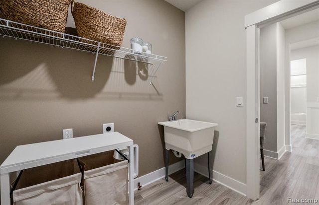 859 Kelpie Drive, Ann Arbor, MI 48108