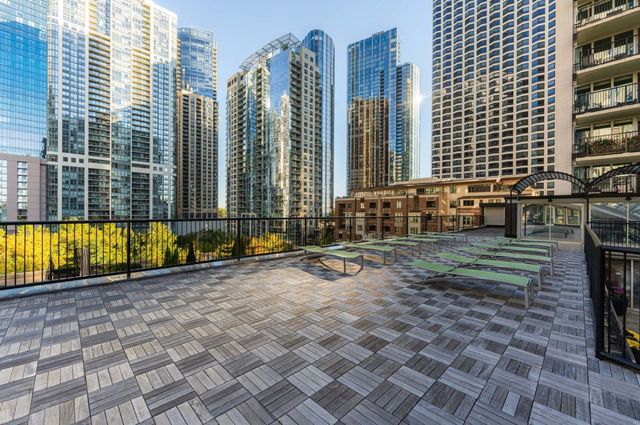 400 E Randolph Street 1516, Chicago, IL 60601