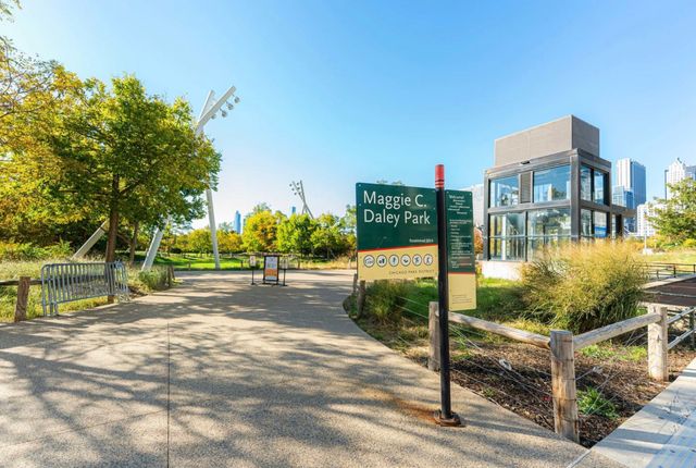 400 E Randolph Street 1516, Chicago, IL 60601