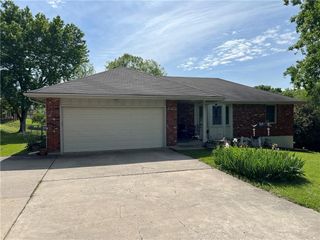 5909 N Broadway Avenue, Gladstone, MO 64118