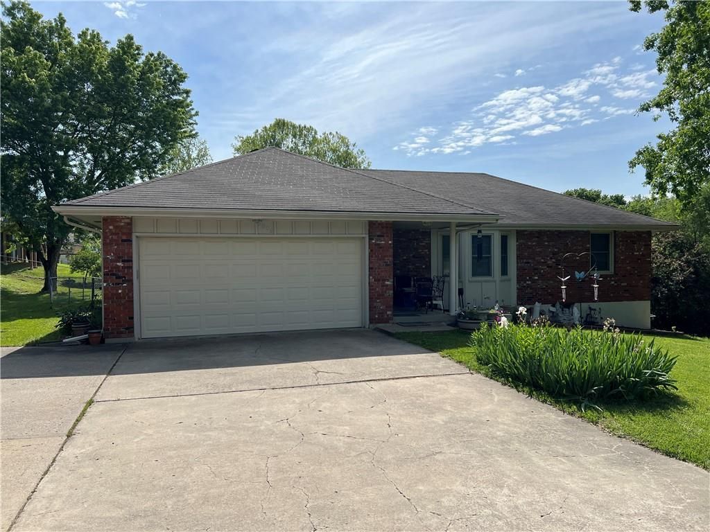 5909 N Broadway Avenue, Gladstone, MO 64118