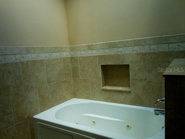 2925 W PARIS STREET, Tampa, FL 33614