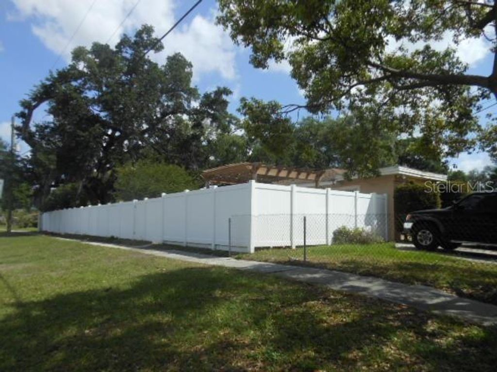 Image 2 of property listing at 2925 W PARIS STREET, Tampa, FL 33614
