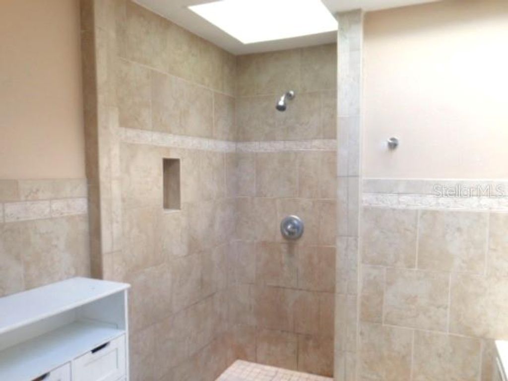 Image 14 of property listing at 2925 W PARIS STREET, Tampa, FL 33614