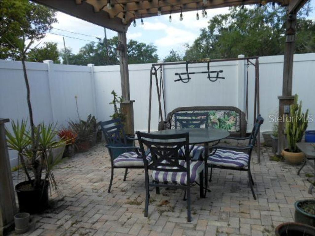 Image 17 of property listing at 2925 W PARIS STREET, Tampa, FL 33614