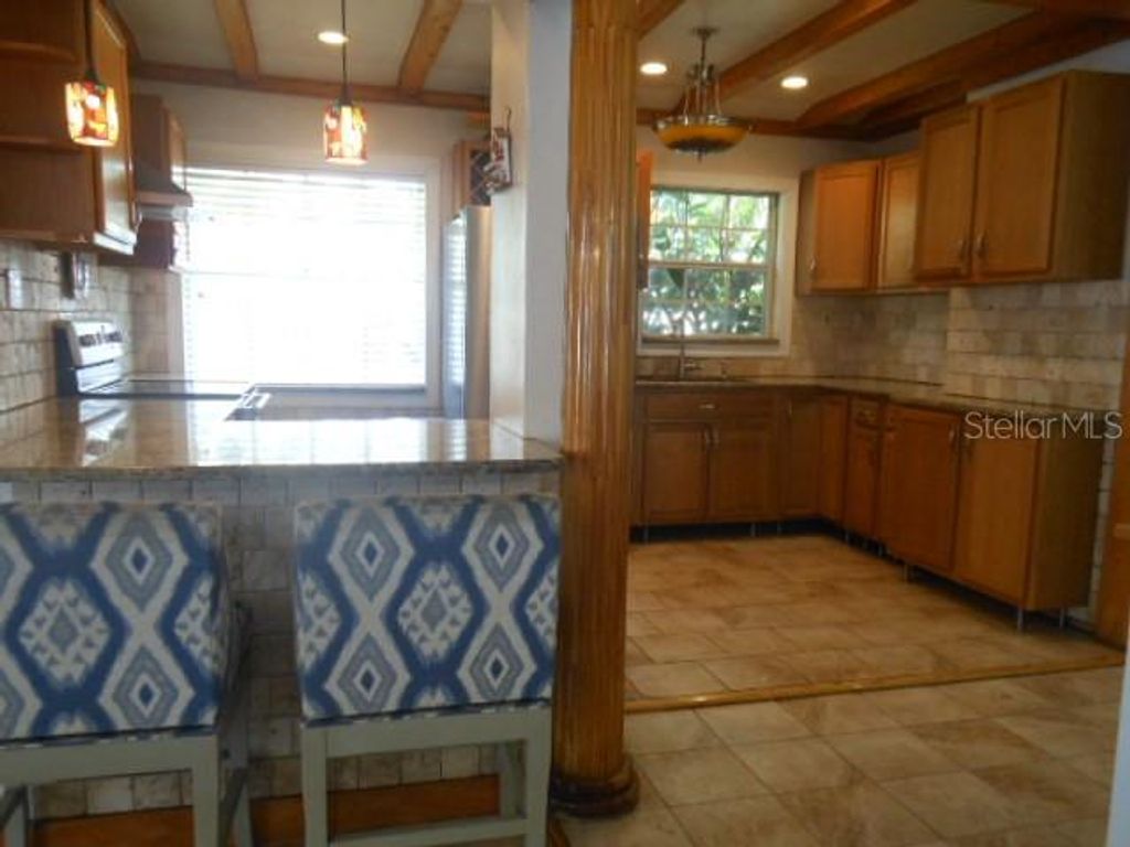 Image 9 of property listing at 2925 W PARIS STREET, Tampa, FL 33614