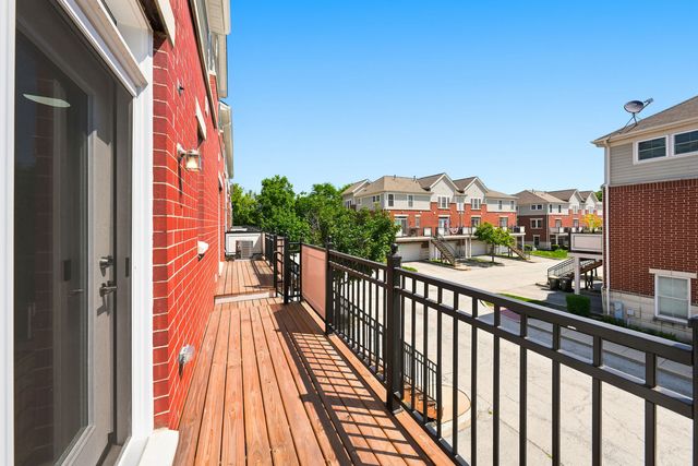 2112 S Crambourne Way 6-6, Arlington Heights, IL 60005