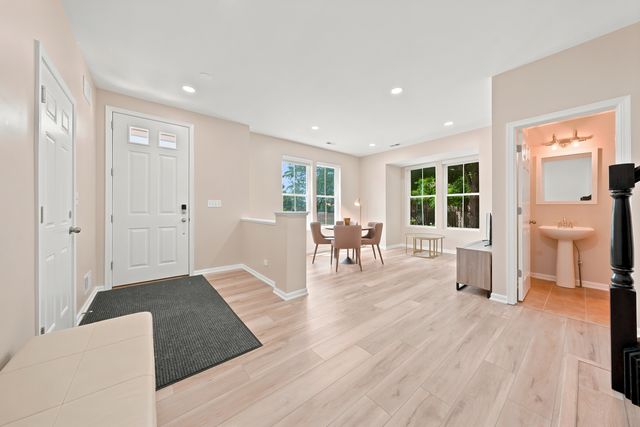 2112 S Crambourne Way 6-6, Arlington Heights, IL 60005
